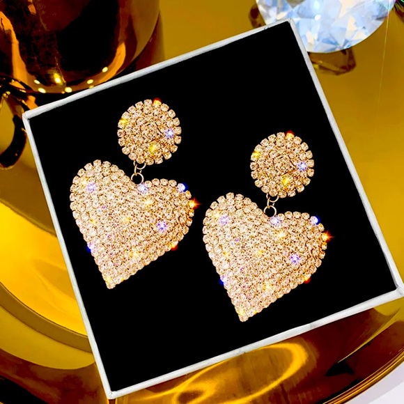 🌟 Gold Tone Rhinestone Heart Earrings - Picture 2 of 6